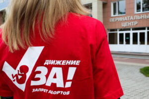 «Властям нужны солдаты». Могут ли в России запретить аборты и как женщины относятся к «традиционным ценностям»? Интервью с социологом