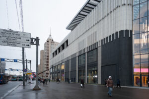 В Петербурге открывают самый большой торговый центр за девять лет. Как устроен «Голливуд» у «Пионерской» и какие магазины там будут