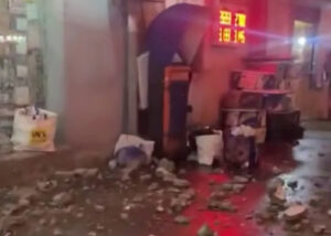 Сильный ветер в Тбилиси