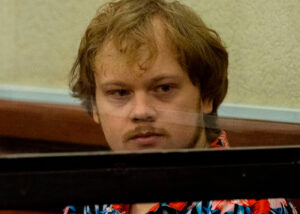 «Сотрудник тюрьмы оскорбляет, унижает и угрожает Артему Грибуль», сообщила его правозащитница