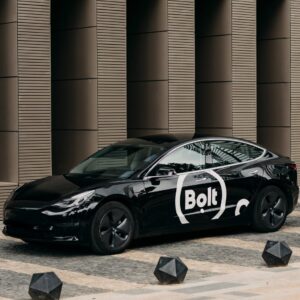 Таксистами в Bolt смогут работать только зарегистрированные по новым правилам иностранцы. Как это скажется на стоимости поездок в компании пока не знают