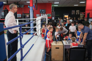 Знакомьтесь: шахбокс — безумная смесь бокса и шахмат. Рассказываем, как петербургские спортсмены совмещают дебюты и нокауты