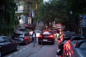 Специальную разметку планирует нанести на перекрестках мэрия Тбилиси. Она обозначает зону, куда запрещено выезжать, если впереди пробка